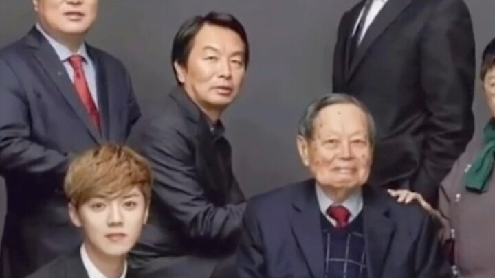 Holy crap! Does Lu Han’s family have *this* kind of background? Red??