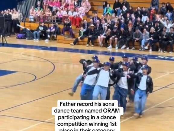 Tarian squabble up yang meraih juara pertama, sangat keren!!