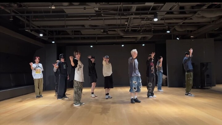 TREASURE EVERYTHING practice room opened