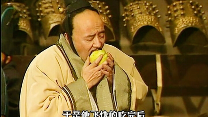 Khi đang ăn đào, anh ấy phát hiện hai quả đào còn lại trên đĩa dường như có thể hạ gục ba vị tướng q