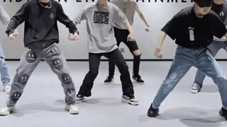 Blindfolded dancing with precise positioning? Is BOYSTORY's dance so coordinated?