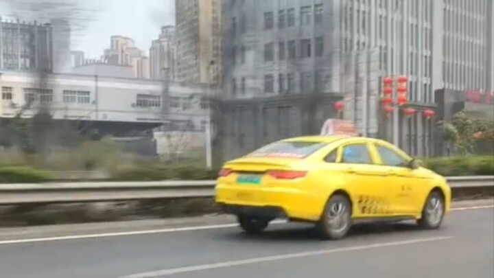 فيراري صفراء من تشونغتشينغ تخطف صرختك "يا للهول" في 34 ثانية