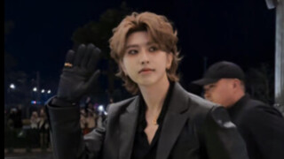 Cai Xukun เข้าร่วมงานที่มาเก๊า และฉากนั้นเต็มไปด้วยเสียงเชียร์สนั่นและแสงแฟลชส่องไปที่ซุปเปอร์สตาร์ค