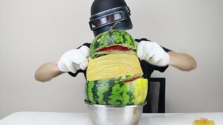 将600个皮筋套在西瓜上，让你知道艺术就是爆炸