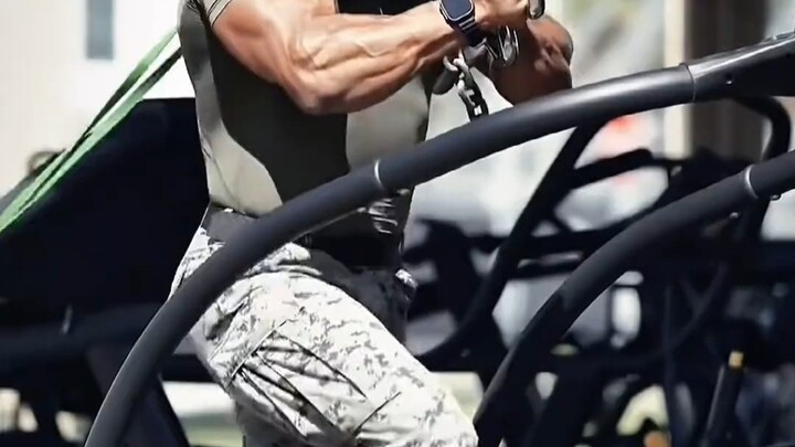 Can my bro even last two rounds against him? #Go Fighting!