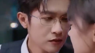 Kakak hancurkan karierku dan pacarku_ Baik! Aku nikahi ayahnya yang CEO