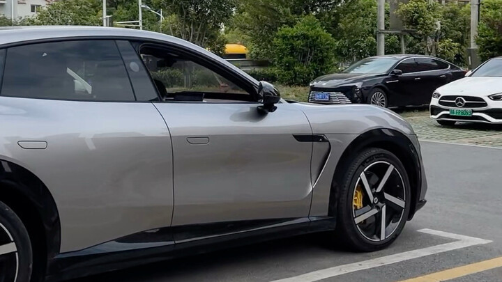 Who is the quick-build car?