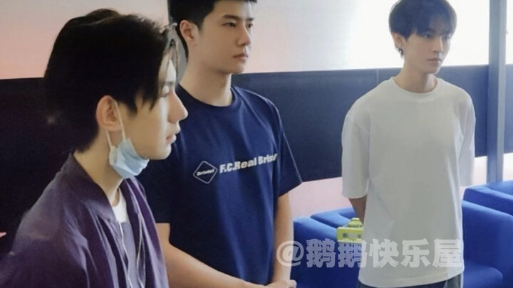 Wang Yibo lost a card game and had to get meals for Wang Junkai and Wang Yuan—this crazy story is ac