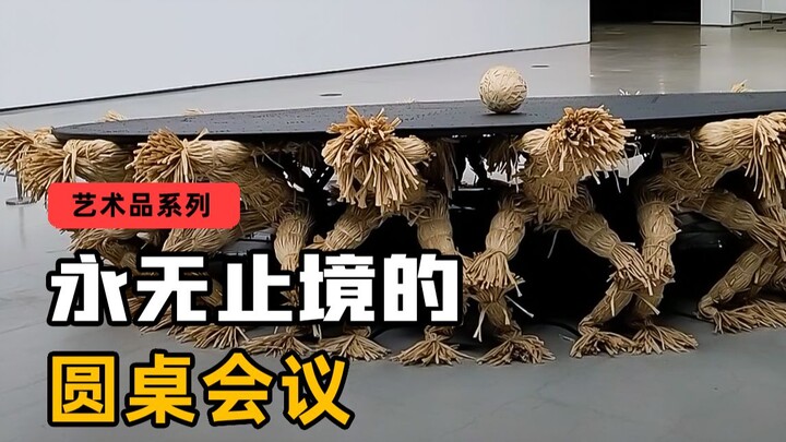 18 دمية قش بلا رؤوس تتنافس على "رأس" واحد أمام الطاولة المستديرة