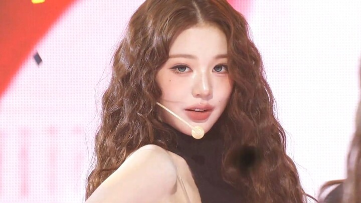 IVE's new song "BANG BANG" performance stage on March 26, 2023