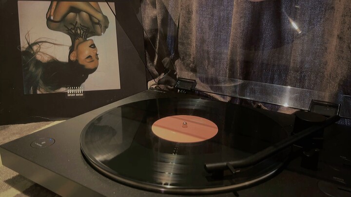 Nghe Vinyl｜7 vòng - Ariana Grande