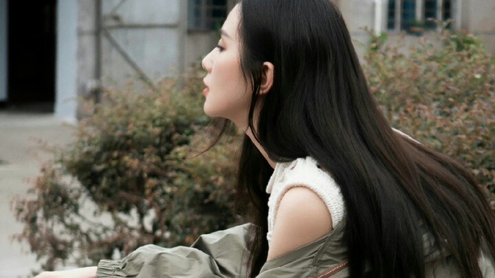 Zhang Xiao rides a horse, a panoramic shot of the horse galloping, Liu Shishi, it has to be you!