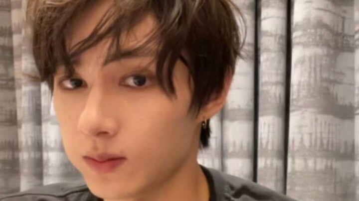 Every time Wen Junhui does a livestream, he brings joy.