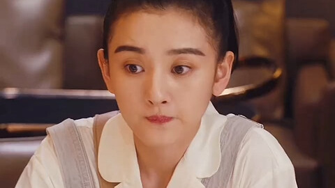 Girl Accidentally Walks Into the Wrong Private Room as a Taster—Then Gets Snapped by a Michelin-Star