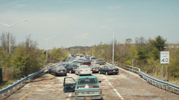 اختفاء جماعي للبشرية في نهاية العالم، لكن الناجين القلائل أصبحوا أكثر سعادة، وما يفعلونه يثير الرعب 