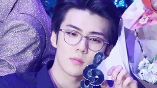 Gương mặt này gây sốc đến mức bất kỳ cậu bé nào đi ngang qua cũng sẽ bị sốc.