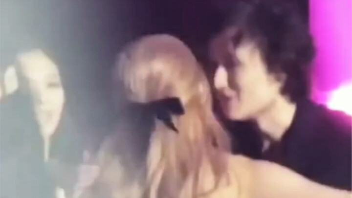 Rosé, it's over—you’re falling in love…!