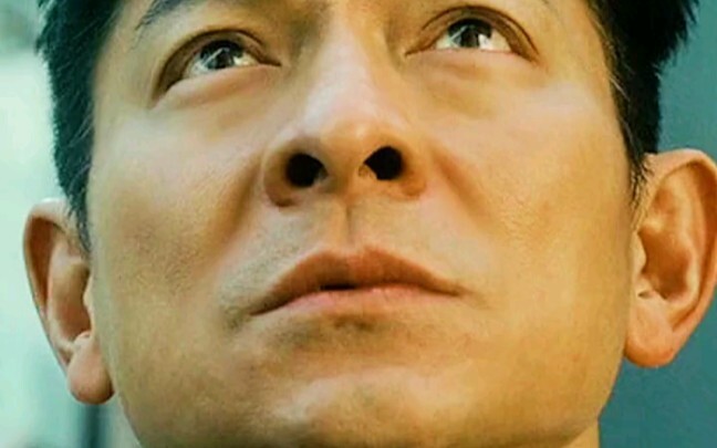 After exchanging iden*es, I looked at Hua Ge's shabby face.