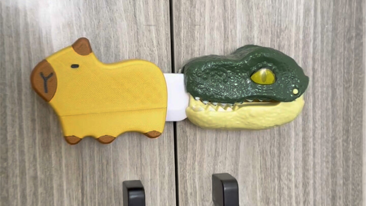 Bagaimana seorang ahli menghadapi tangan saya yang memainkan Dinosaurus vs. Kapibara ini?