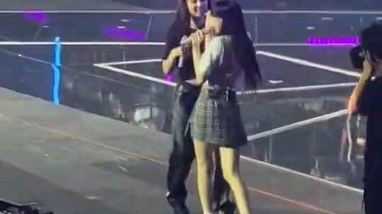 Jennie Clingy 😊🖤💓