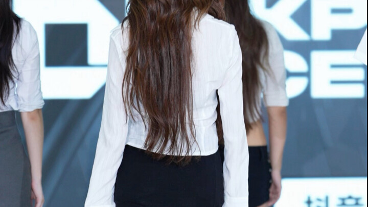 رقصة ربطة العنق على موسيقى كي-بوب