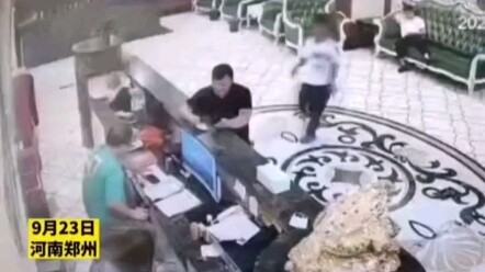 Major Blunder! Two Guys Mistake Each Other for Friends—One Drops a Shoulder Throw and Just Stands Th