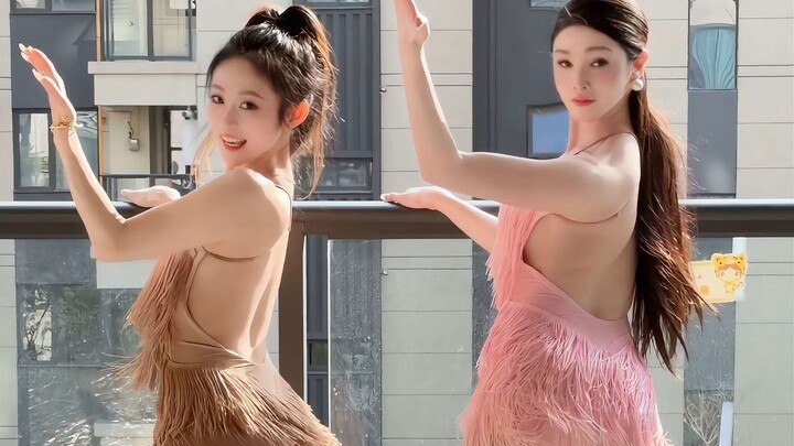 Chị em đôi hàng Latinh