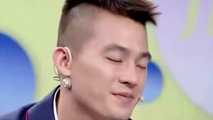 【أوه هاو】 اعتقدت أننا في صيف الشمال الشرقي لابد أن نرتدي ملابس مبطنة بالريش، هاها، تمت إعادة التوريد