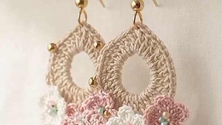 Handmade Crochet Creation 🧶✨ | Custom Orders Available中文：手工钩织作品 🧶✨ | 支持定制