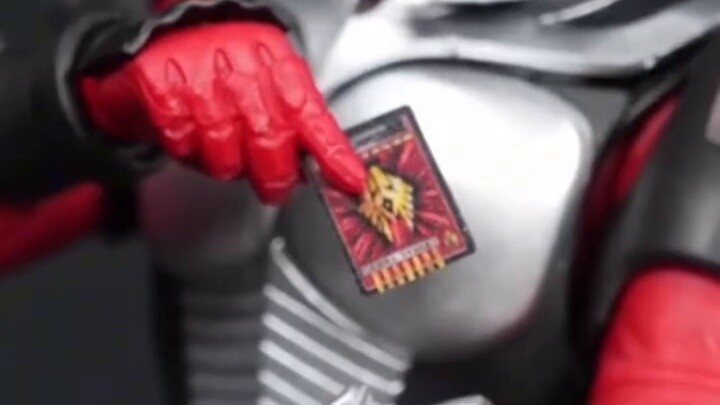 True Bone Dragon Knight VS FRS: Bandai uses 200% of the price to sell 40% of the plastic? ? ?