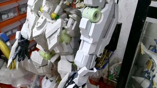 1/35 Barbatos Wolf King, được làm bằng ván nhựa và hoàn toàn thủ công.