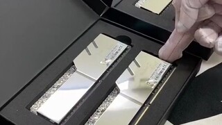من لا يحب هذا الفيديو البسيط والنقي؟