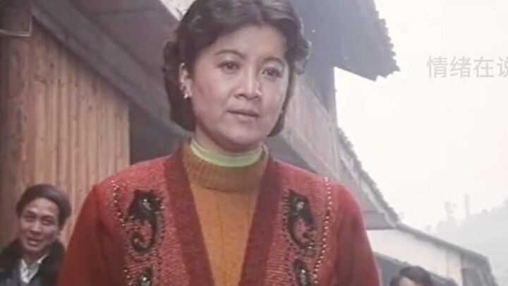 女人仗着家里有人，在小镇里当起了“土皇帝”