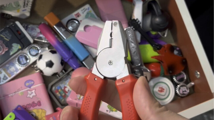 Đánh lửa kìm của tôi đâu rồi, tìm hoài không thấy!