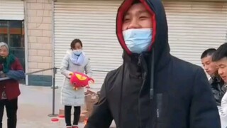 老板笑脸盈盈，挺和气