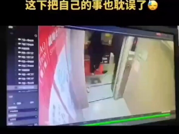 Bayi mengalami kejang demam tinggi, keluarga segera membawanya ke rumah sakit; sang ayah yang merasa