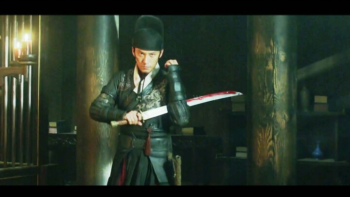 "Punggung macan, pinggang tawon, kaki belalang, sayang sekali kalau kamu tidak menjadi penjaga istan