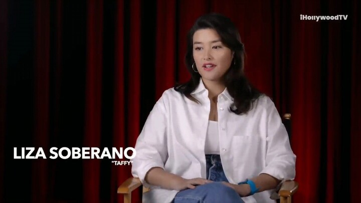 Wooden 🪓 chair And a invisible Portait