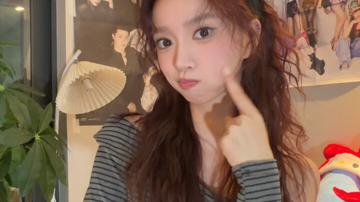 Selamat Tahun Baru! Coba deh, apa kamu juga ngeh kalau ada yang beda dari Sara?