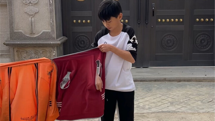 It’s not cold at all—just one layer is enough to go out!