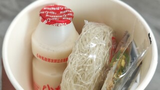 泡面里为什么有饮料啊....