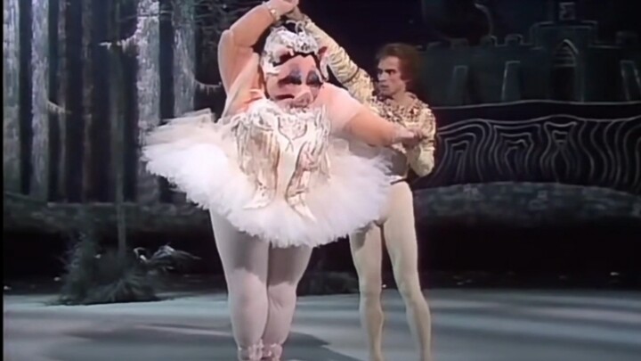 【Wild Boar Lake】Now, Nureyev takes the stage to perform “Wild Boar Lake” for you!