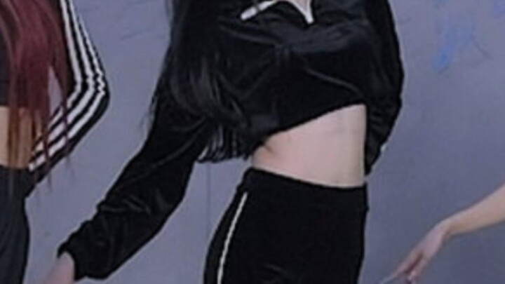 【Ye Shuhua】Here's the straight-shot version from the practice room! Her waist is seriously too thin!