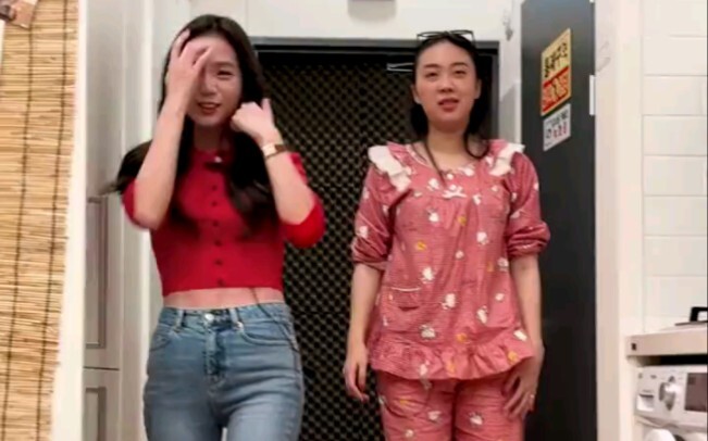 金智秀和李咏知一起做了FLOWER CHALLENGE