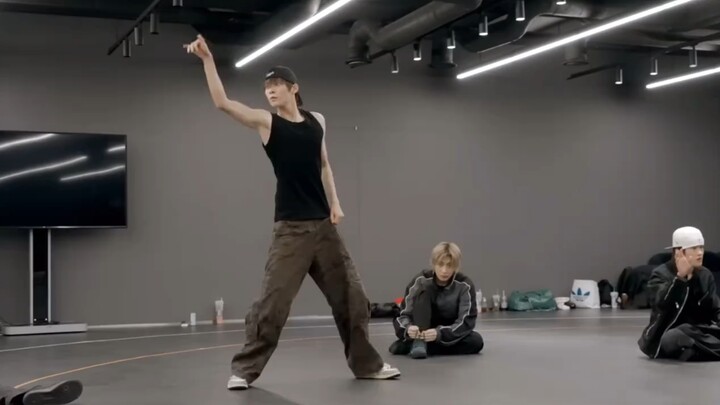 当RIIZE成员练舞