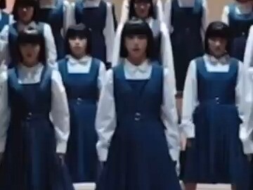 Avantgardey menari dan bernyanyi "Tren Saat Ini" oleh Louis Koo