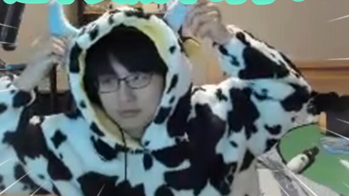 [Pingzi] So cute! Pingzi actually wore a cow costume to live broadcast and sell goods! This time he 