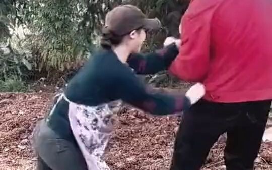 Đánh em trai thì phải đánh sớm!