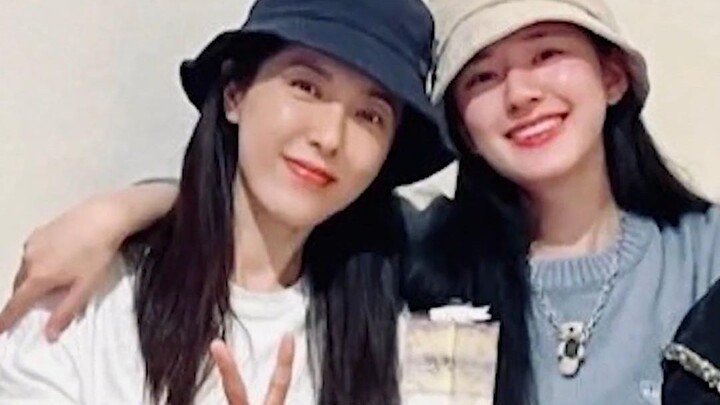 Strict on set, all over each other off set—I’m declaring it! Zeng Li and Zhao Lusi are a billion-poi