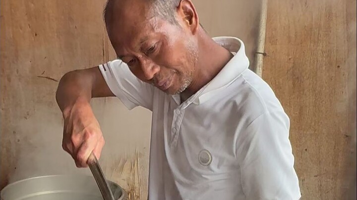 Uncle Yu in Yulin sells brisket rice noodles: 10 jin of beef, 2 liang of rice wine per bowl, just 10